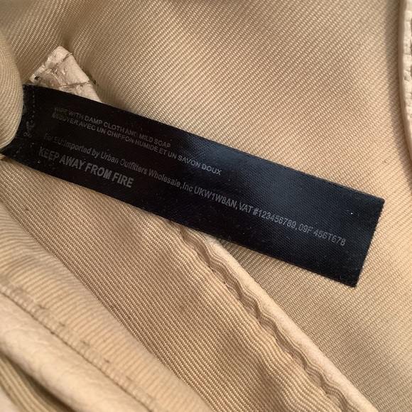 Anthropologie “Amalia” Cream Handbag with Wooden Handles - Picture 3 of 8